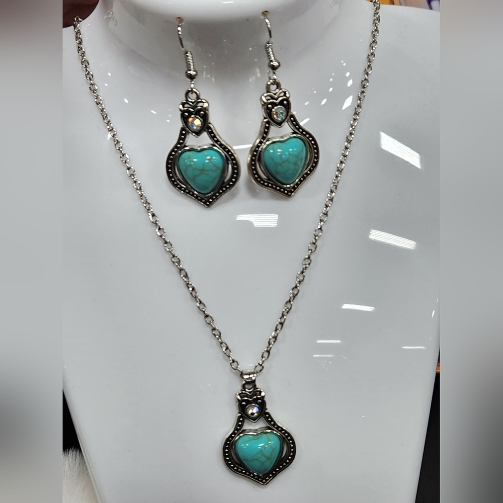 NECKLACE & EARRINGS SET, NWOT